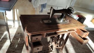 MAQUINA DE COSER ALFA (ANTIGUA)