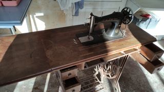 MAQUINA DE COSER ALFA (ANTIGUA)