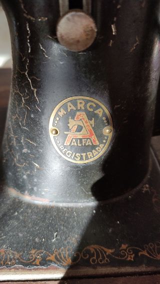 MAQUINA DE COSER ALFA (ANTIGUA)