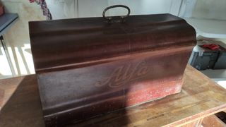 MAQUINA DE COSER ALFA (ANTIGUA)