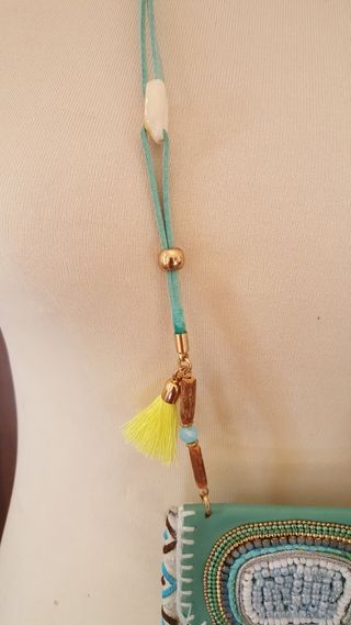 Particolare borsettina a collana