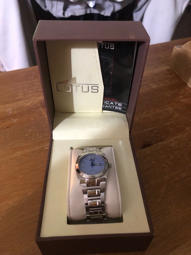 Reloj lotus