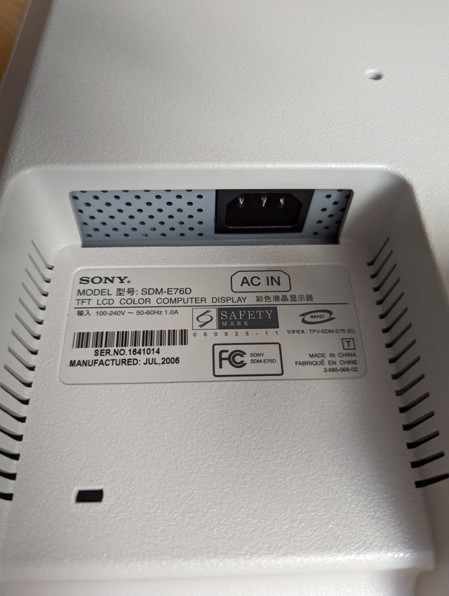 Monitor TFT Sony SDM E76D 17 pulgadas de segunda mano por 20 EUR en ...
