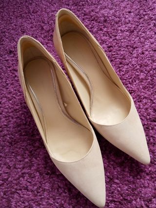 Zapato tacón bajo. Núm 36. Buen estado 