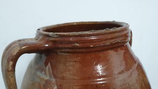 Antigua orza conquense de mandil.