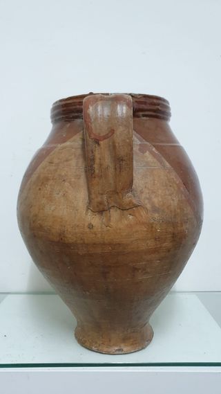 Antigua orza conquense de mandil.