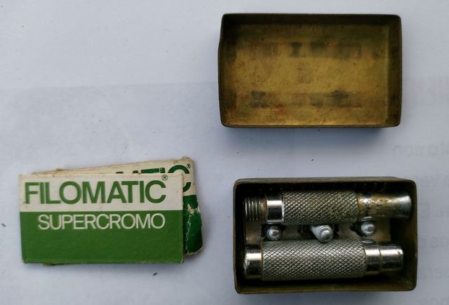 MAQUINILLA DE AFEITAR ANTIGUA PLEGABLE DEL EJERCIT