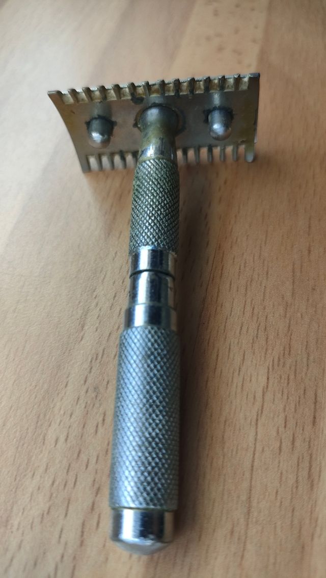 MAQUINILLA DE AFEITAR ANTIGUA PLEGABLE DEL EJERCIT