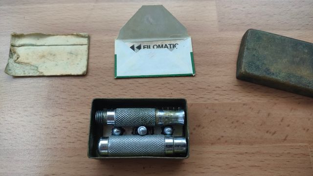 MAQUINILLA DE AFEITAR ANTIGUA PLEGABLE DEL EJERCIT