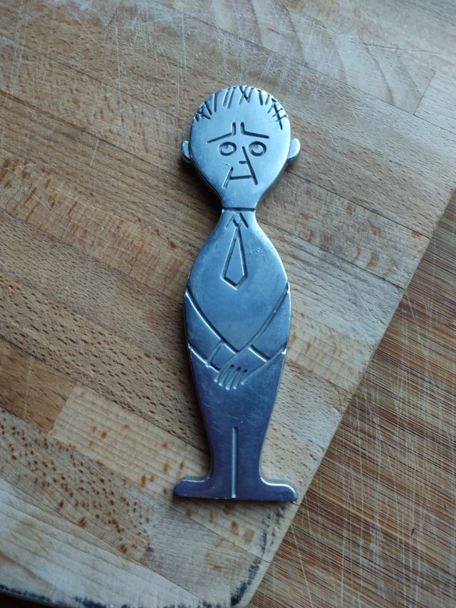 Omino posa carta metallo anni 70