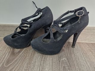 zapatos negros de tacon