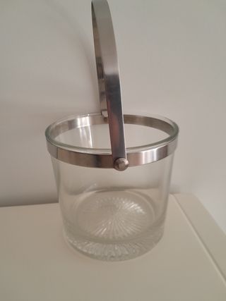 Cubitera Cristal con asa metálica.