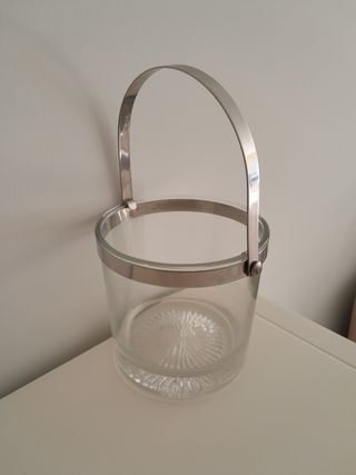 Cubitera Cristal con asa metálica.