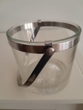 Cubitera Cristal con asa metálica.