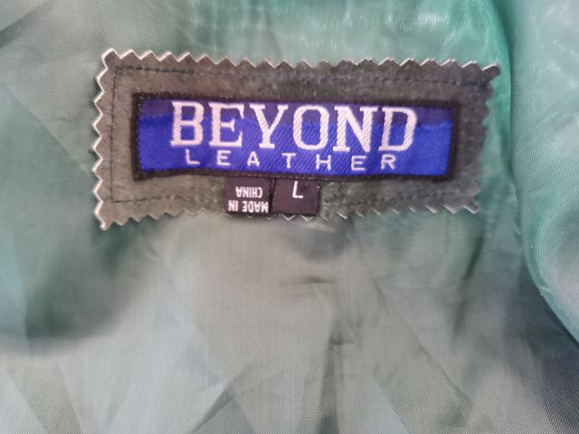 Chaleco de ante y raso Beyond Leather