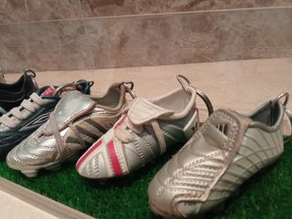 COLECCIÓN MINI BOTAS LLAVERO PERIÓDICO MARCA