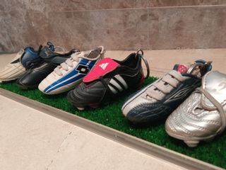 COLECCIÓN MINI BOTAS LLAVERO PERIÓDICO MARCA