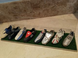 COLECCIÓN MINI BOTAS LLAVERO PERIÓDICO MARCA