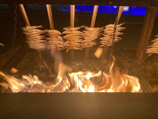 SE HACEN MORAGAS DE ESPETOS