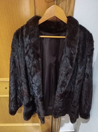 Abrigo color visón.