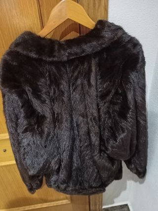 Abrigo color visón.