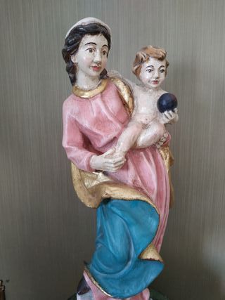 Virgen María de madera. Imagen religiosa