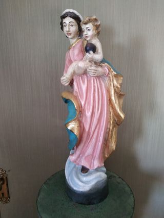 Virgen María de madera. Imagen religiosa