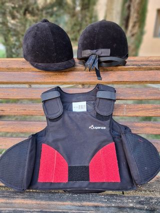 Lote hípica: 2 cascos 8-10 años + chaleco