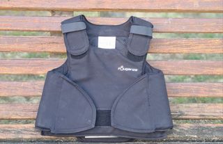 Lote hípica: 2 cascos 8-10 años + chaleco