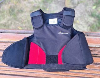 Lote hípica: 2 cascos 8-10 años + chaleco