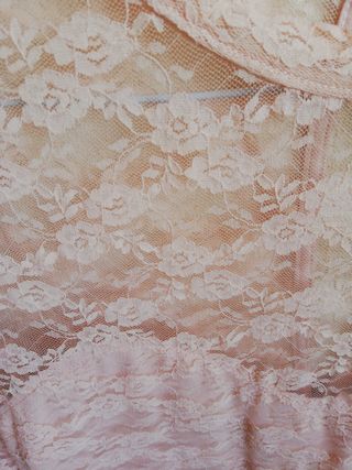 Camiseta con encaje rosa HyM. Fiesta