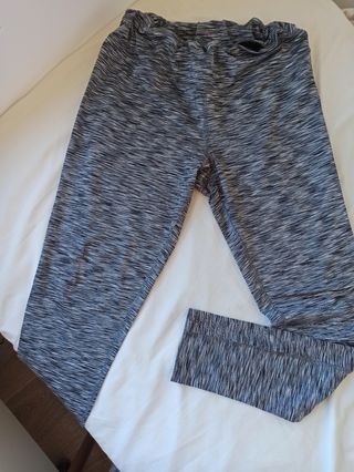 malla gris jaspeada con goma y bolsillo interior 
