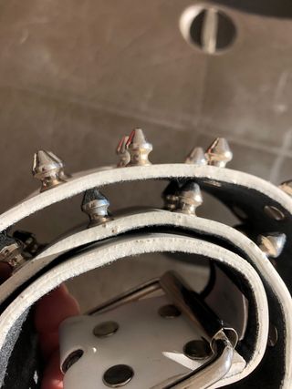 Cinturones con clavos