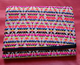 Cartera de mano con cadena para colgar