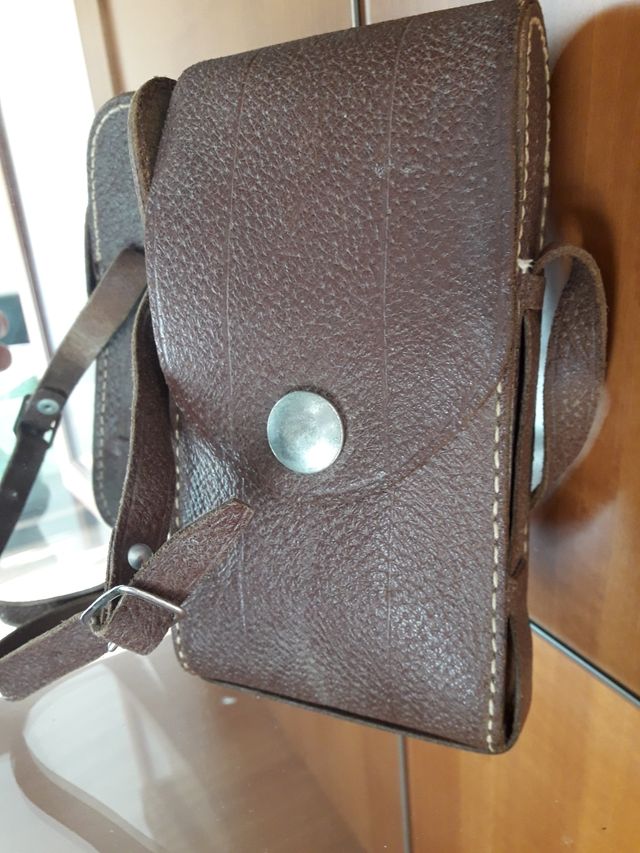 Funda antigua de cuero para cámaras de fuelle