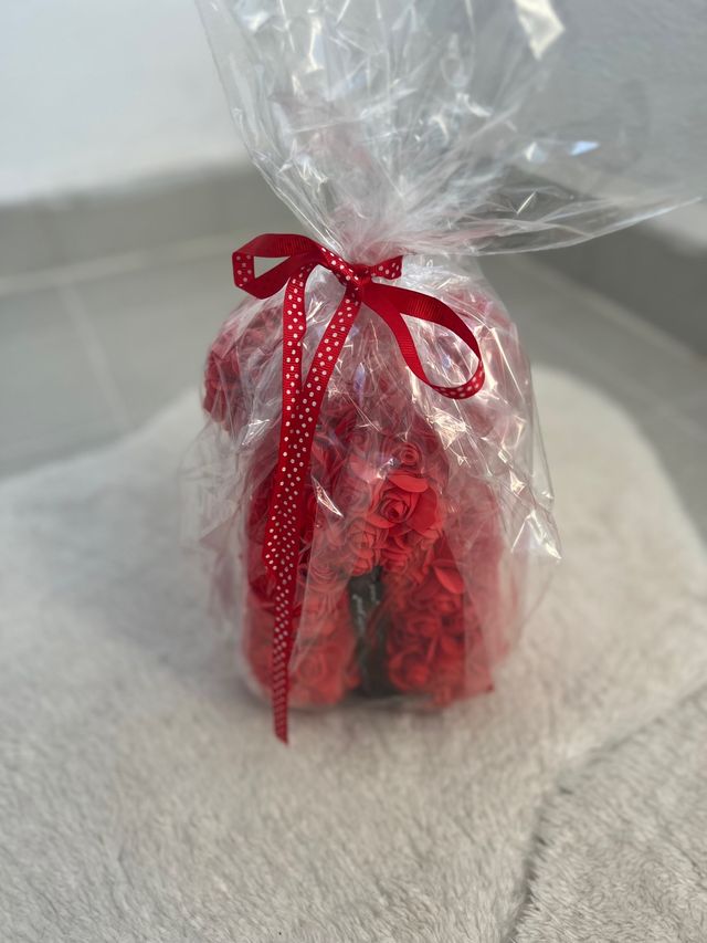 Osito flores rojo 25*15 cms