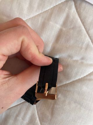 Reloj color negro y oro rosa sin usar