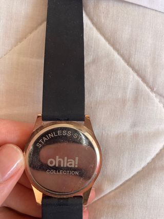 Reloj color negro y oro rosa sin usar