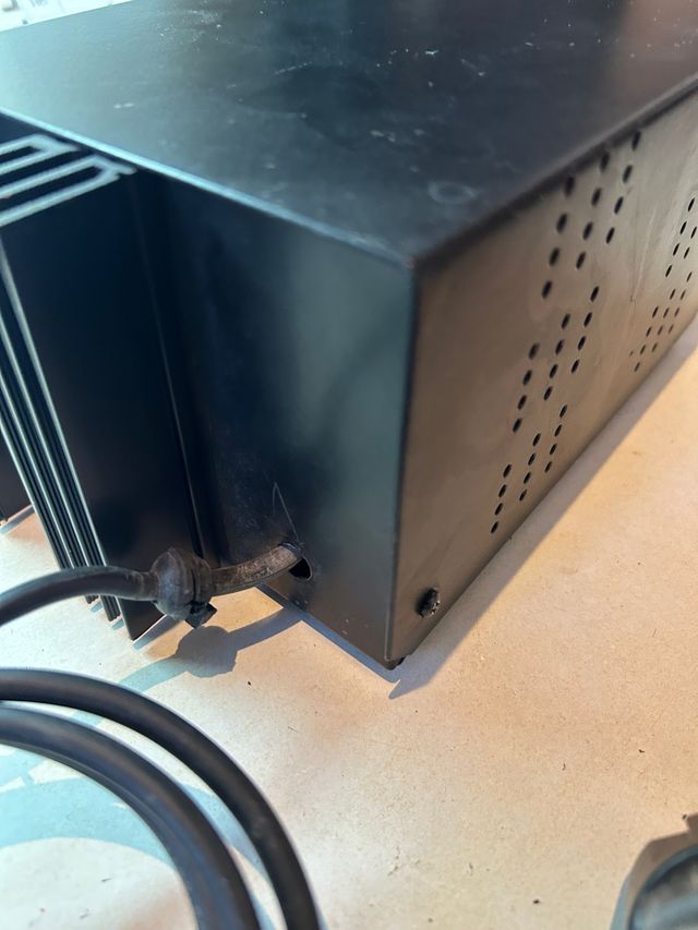 Fuente de alimentación estabilizada y cortocircuit