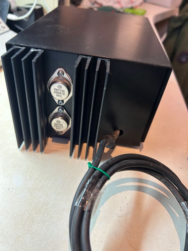 Fuente de alimentación estabilizada y cortocircuit