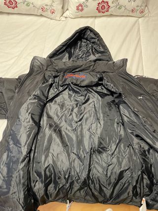 parka plumas deportiva. 