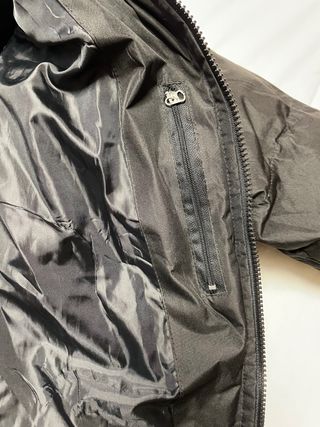 parka plumas deportiva. 