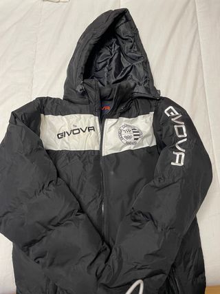 parka plumas deportiva. 