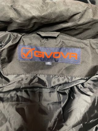 parka plumas deportiva. 