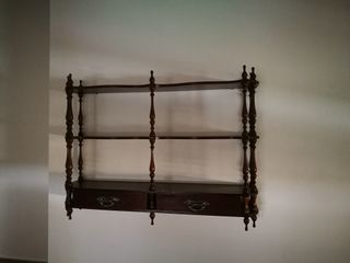 Estanteria madera dos pisos y dos cajones