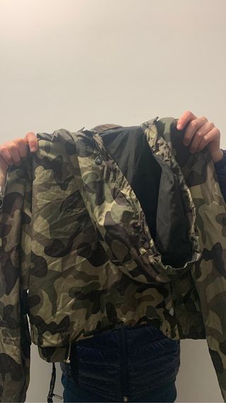 gabardina camuflaje chica