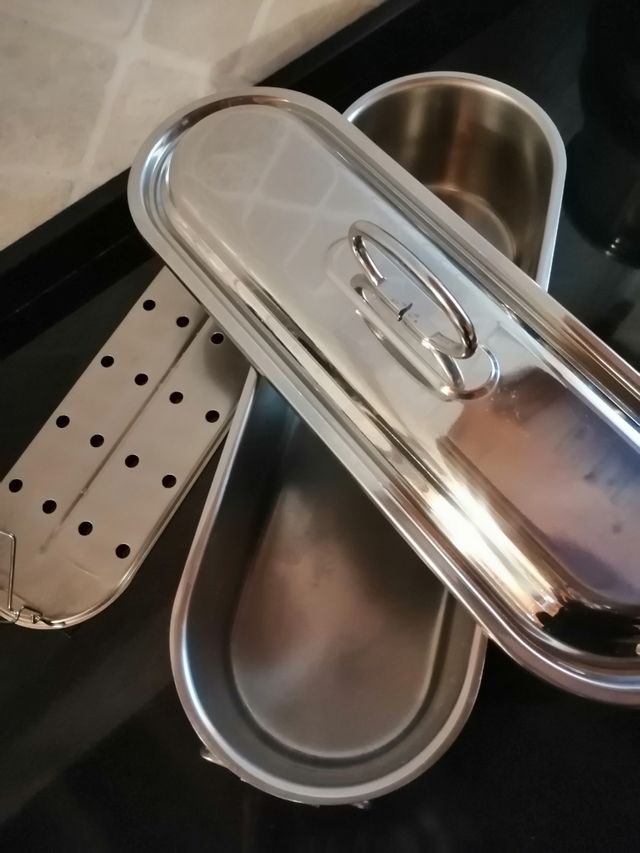 Pentola ovale x pesce con attrezzo vapore