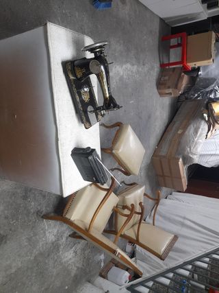 vendo tresillos, banqueta y comoda cajonera