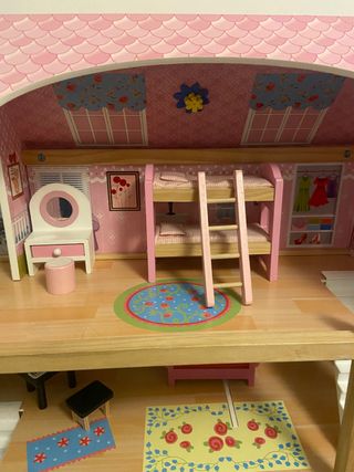 Casa de madera de muñecas