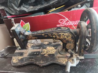 Maquina de coser antigua